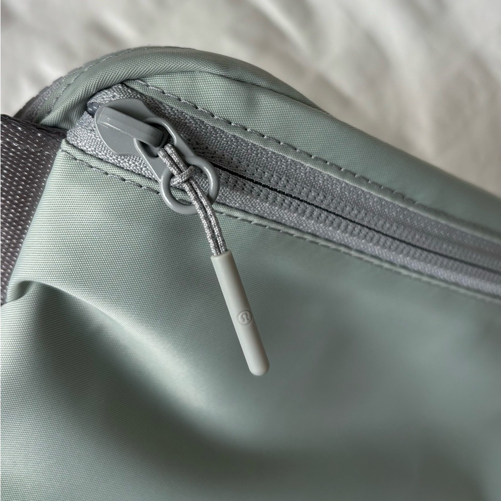 Lululemon Everywhere Belt Bag - Picture 5 of 6